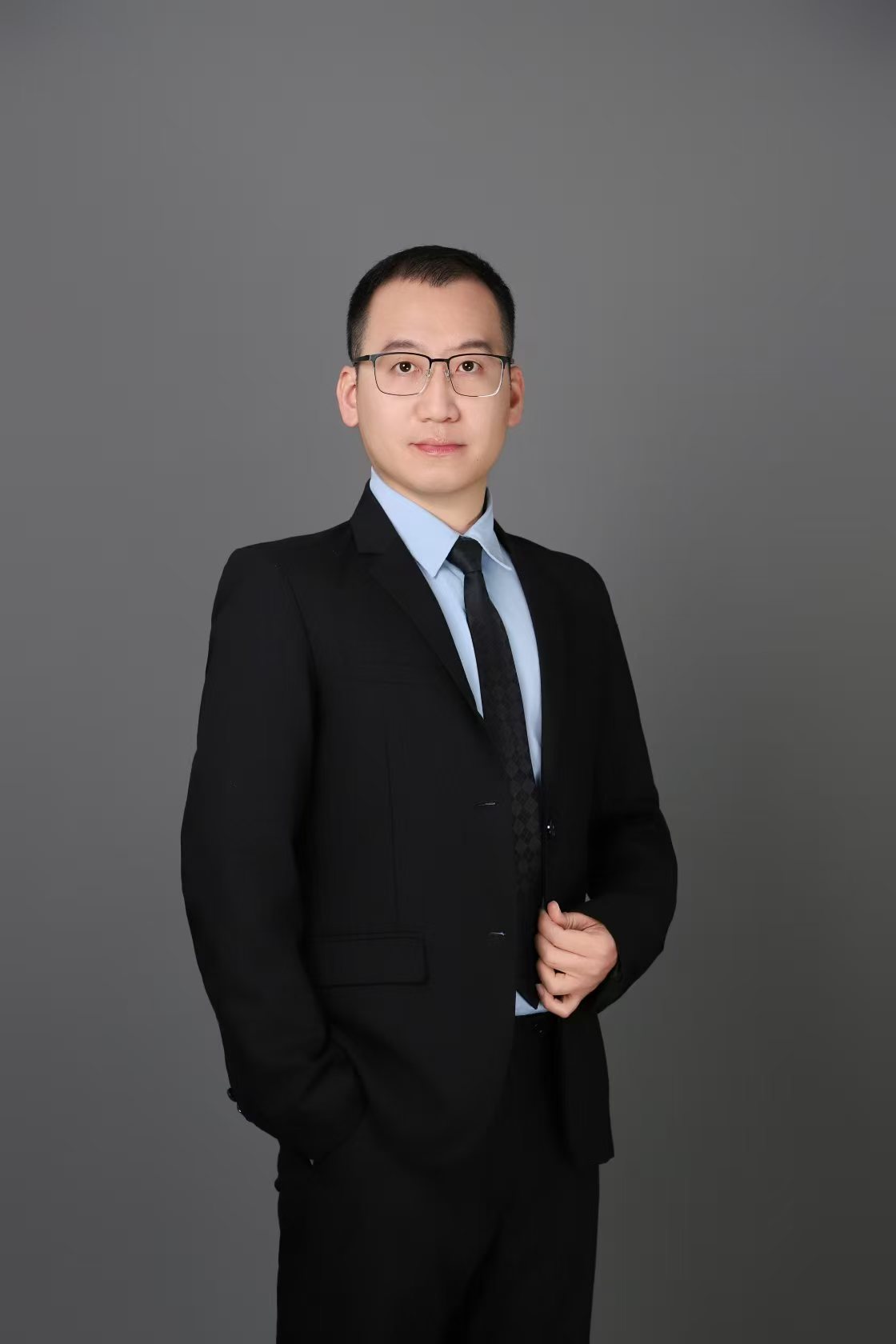 黄盛华律师